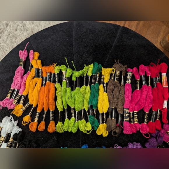 Colorful Embroidery Thread Lot 68x 8m Skiens Solid Colours 100% cotton. - Picture 3 of 5